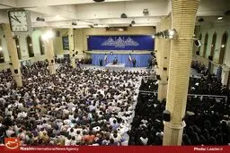 پخش دیدار هزاران نفر از اقشار مختلف مردم با مقام معظم رهبری