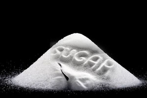 برخورد قاطع با عوامل احتکار و بی‌ثباتی در بازار شکر/ موجودی انبارها بیش‌ از نیاز است