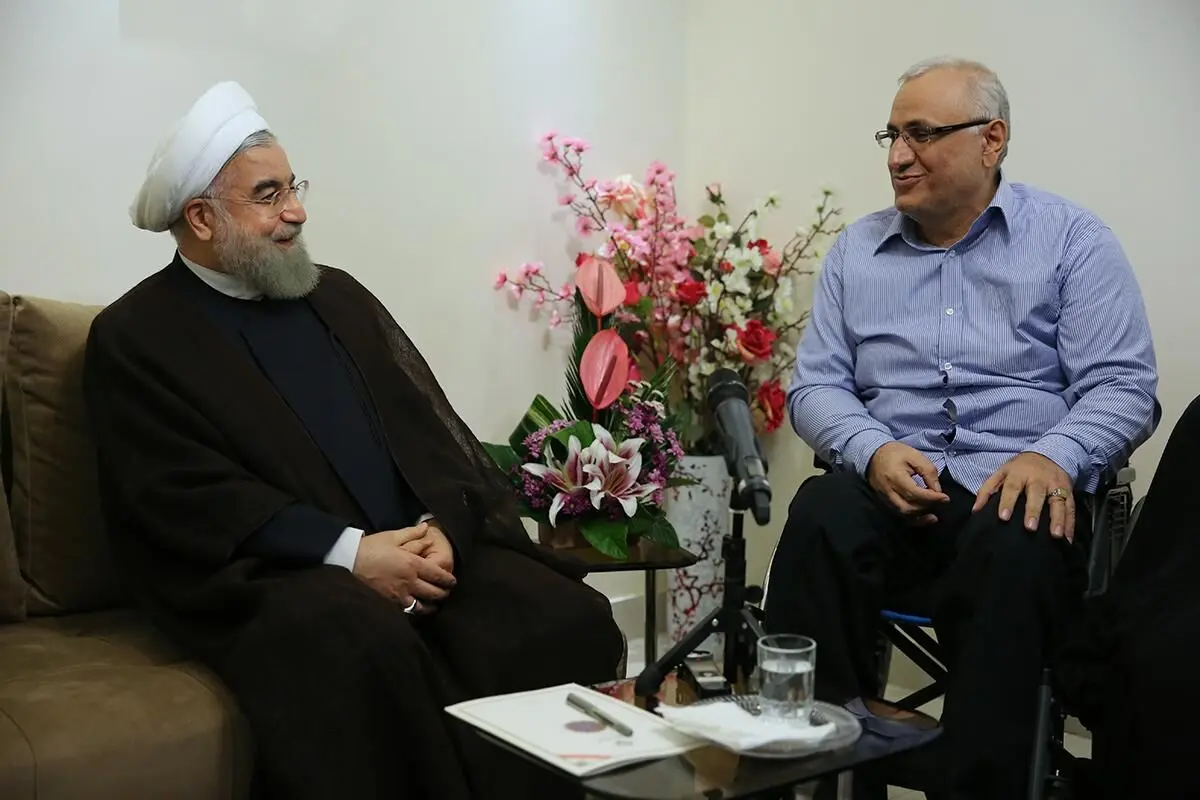 دیدار صمیمی رئیس‌جمهور با جانباز ۷۰ درصد دفاع مقدس