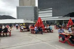 آب هم برای خبرنگاران پولی شد!/ بی‌اطلاعی مردم ریو از المپیک یا دهن کجی به دولت؟