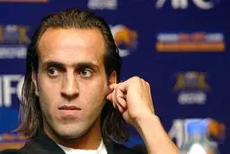 واکنش علی کریمی به لباس‌های تقلبی پرسپولیس + عکس