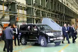 روحانی خود را با مشکلات و نیازهای مردم هماهنگ کند