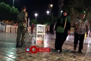 عکس خبری :: صندوق کمک‌های مردمی به مدافعان حرم مقابل حرم مطهر رضوی