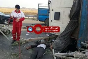 عکس خبری :: تصادف در اتوبان قزوین - زنجان که منجر به فوت سرنشینان کامیون شد
