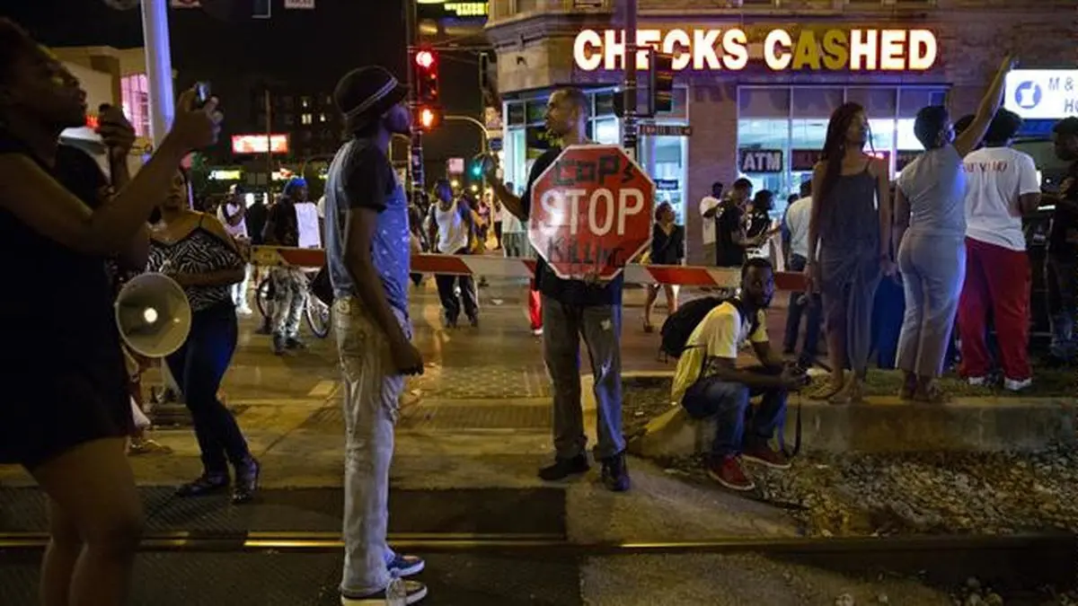 تظاهرات فعالان آمریکایی در اعتراض به خشونت پلیس علیه سیاهپوستان در "شیکاگو"