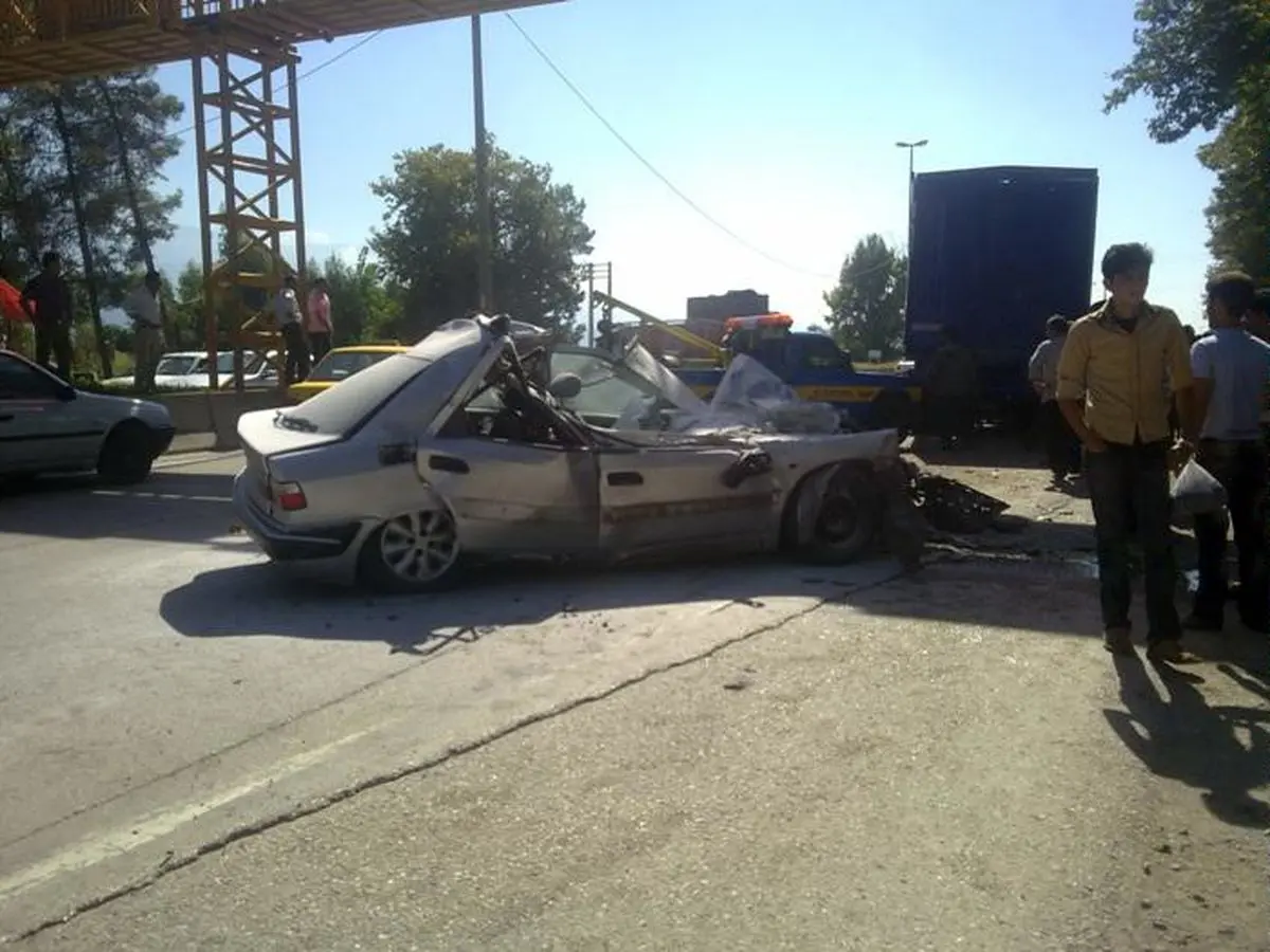 برخورد خودروی زانتیا با کامیون جان ۴ مسافر را گرفت