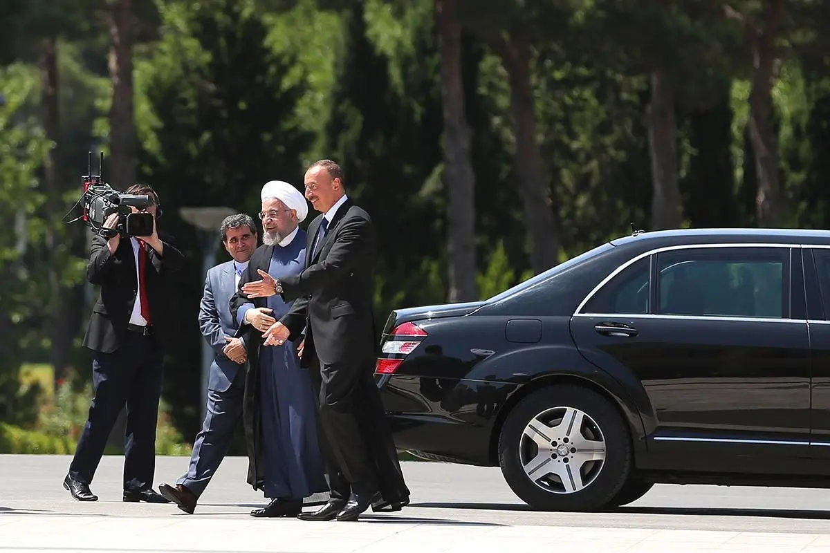 استقبال رسمی رئیس‌‌جمهور آذربایجان از روحانی در کاخ زاگولبا