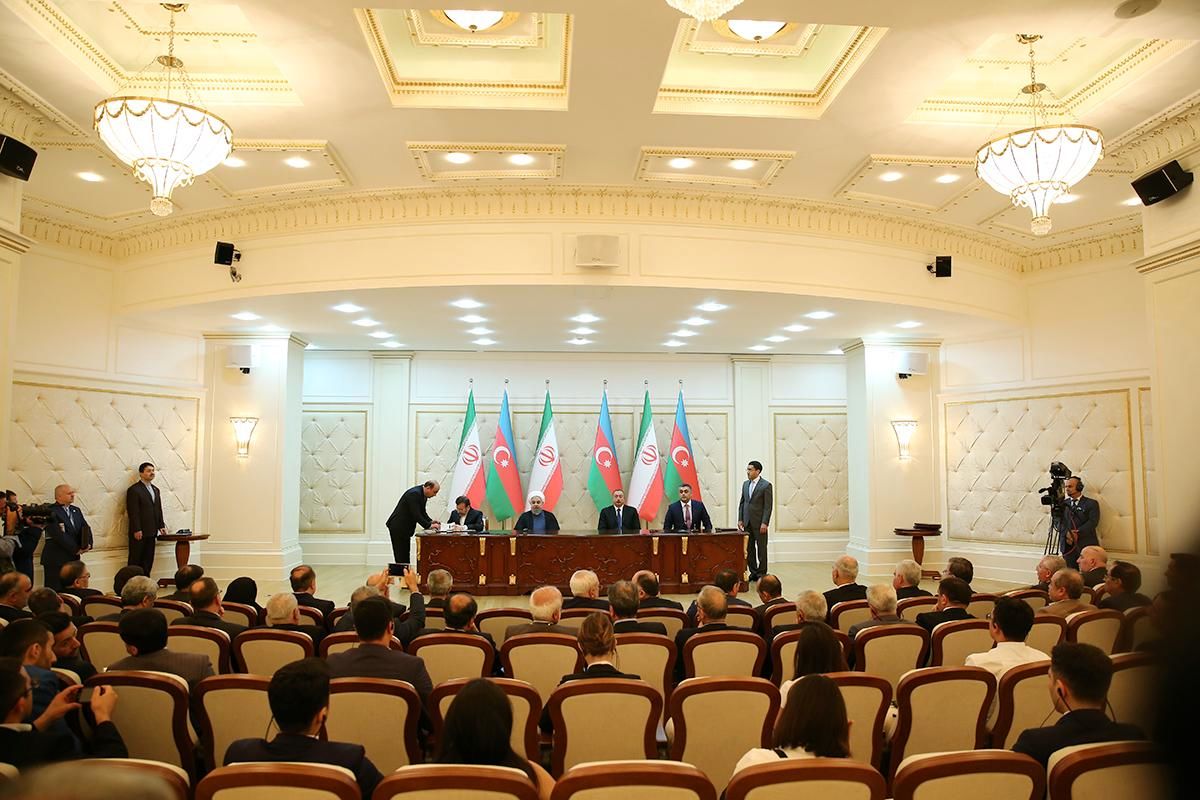 ایران و جمهوری آذربایجان شش سند و یادداشت تفاهم همکاری امضاء کردند