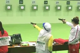 رقابت سه ورزشکار محجبه در تیراندازی تپانچه بادی + عکس