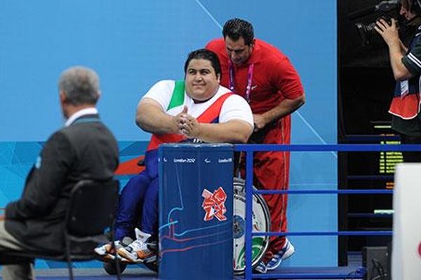 سیامند رحمان: تا روزی که وزنه می‌زنم به نام کشور ایران مسابقه می‌دهم
