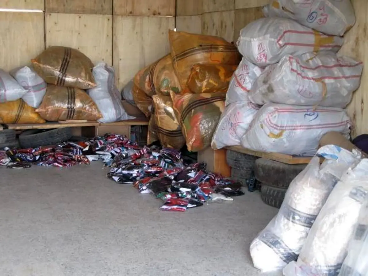 اتوبوس حامل البسه میلیاردی در یزد متوقف شد