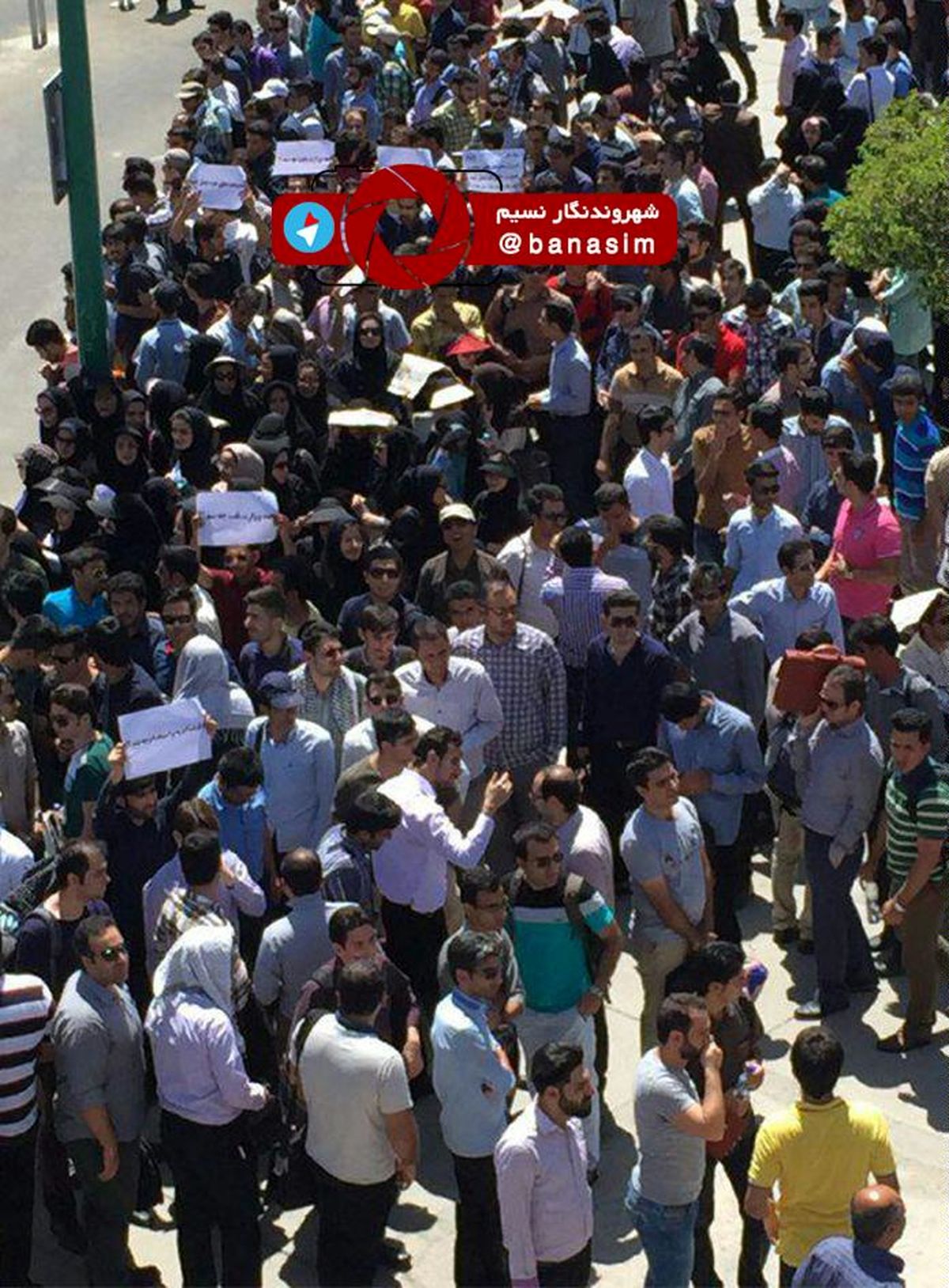 عکس خبری :: دومین روز تجمع فارغ‌التحصیلان دانشگاه صنعت نفت مقابل مجلس شورای اسلامی