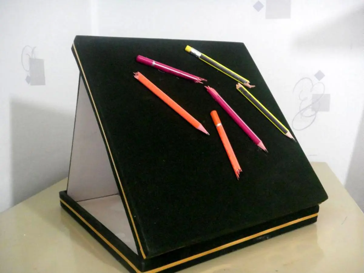 اهدای تندیس "قلم شکسته تشکل‌های دانشجویی" به رئیس‌جمهور + عکس