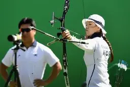 تیرانداز کره‌ای قهرمان مسابقات تیراندازی با کمان بانوان شد + عکس