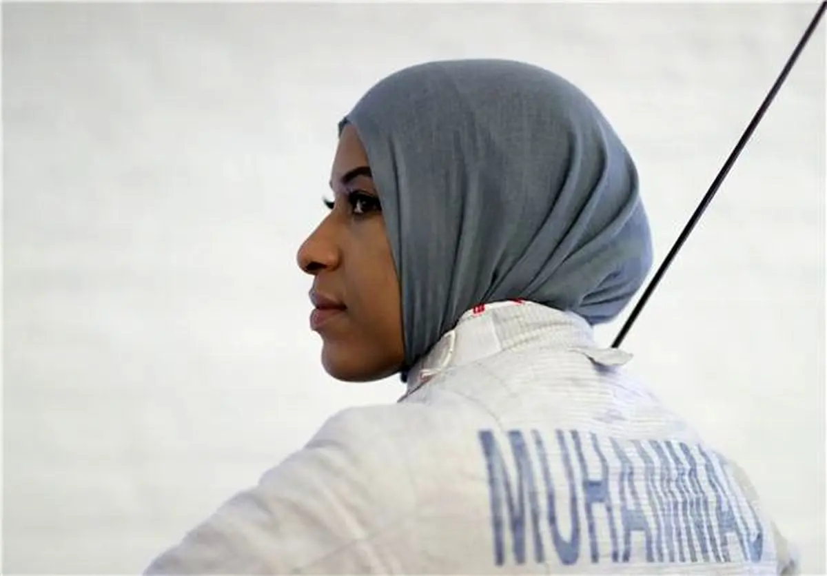 بانوی محجبه شمشیرباز آمریکایی مقابل حریف اوکراینی به برتری دست یافت