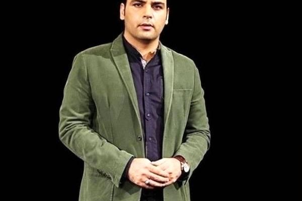 اعلام خبر درگذشت احسان علیخانی در برنامه زنده و واکنش وی