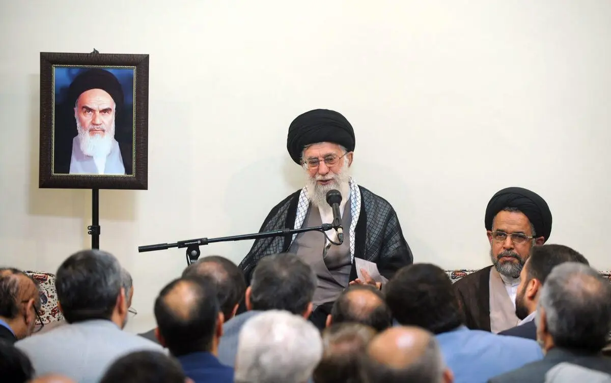 ایجاد خط فاصل با آمریکا از مهمترین مبانی قطعیِ امام است