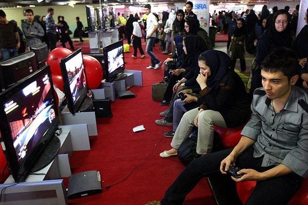 ایرانی‌ها روزانه ۷۹ دقیقه "بازی" می‌کنند/ وجود ۲۳ میلیون گیمر در ایران/ بیشترین درآمد مربوط به پلتفرم موبایل
