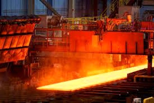 فولاد وارداتی از چین ۳۰ درصد ارزانتر از تولید داخل/ برنامه‌ای برای حمایت از تولید نیست