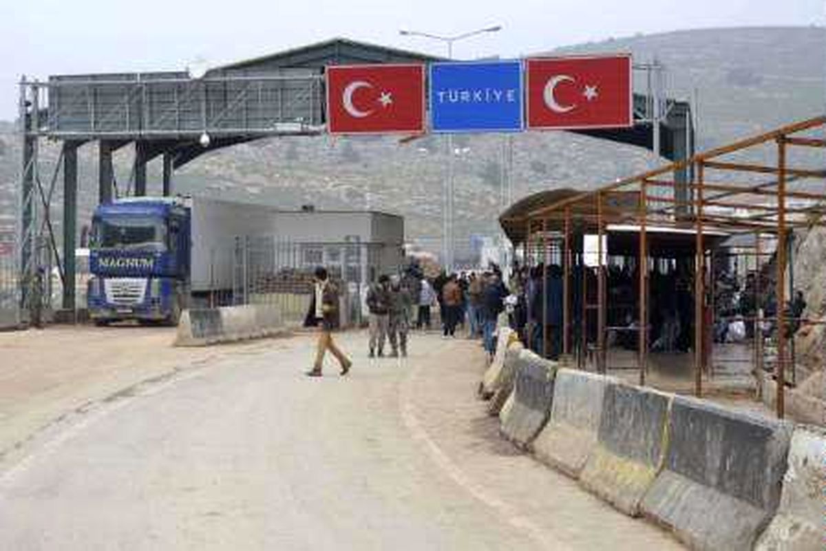 ترکیه بستن مرزهای خود با سوریه را بررسی می‌کند