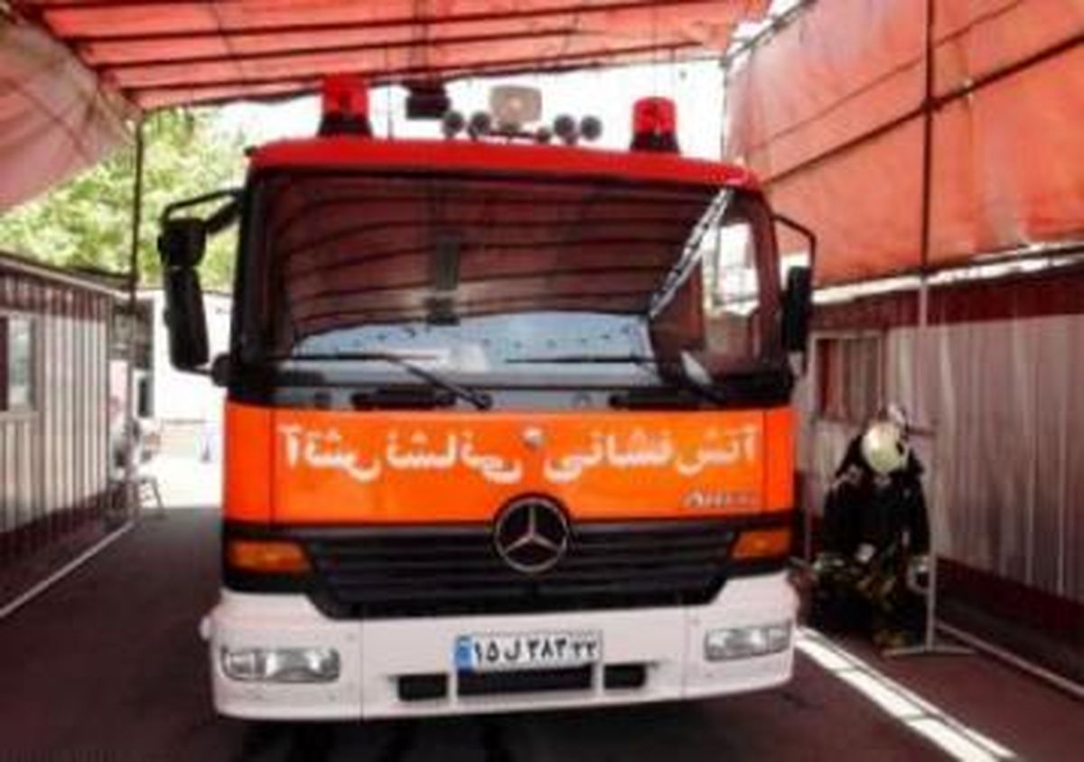 حریق گسترده در پارکینگ ساختمان مسکونی در تهرانپارس/ ۳ خودرو در آتش سوختند