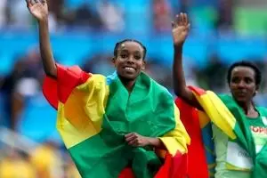 دونده زن اتیوپیایی با شکستن رکورد جهان و المپیک، قهرمان دوی ۱۰ هزار متر شد