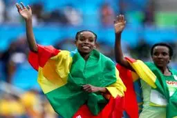 دونده زن اتیوپیایی با شکستن رکورد جهان و المپیک، قهرمان دوی ۱۰ هزار متر شد