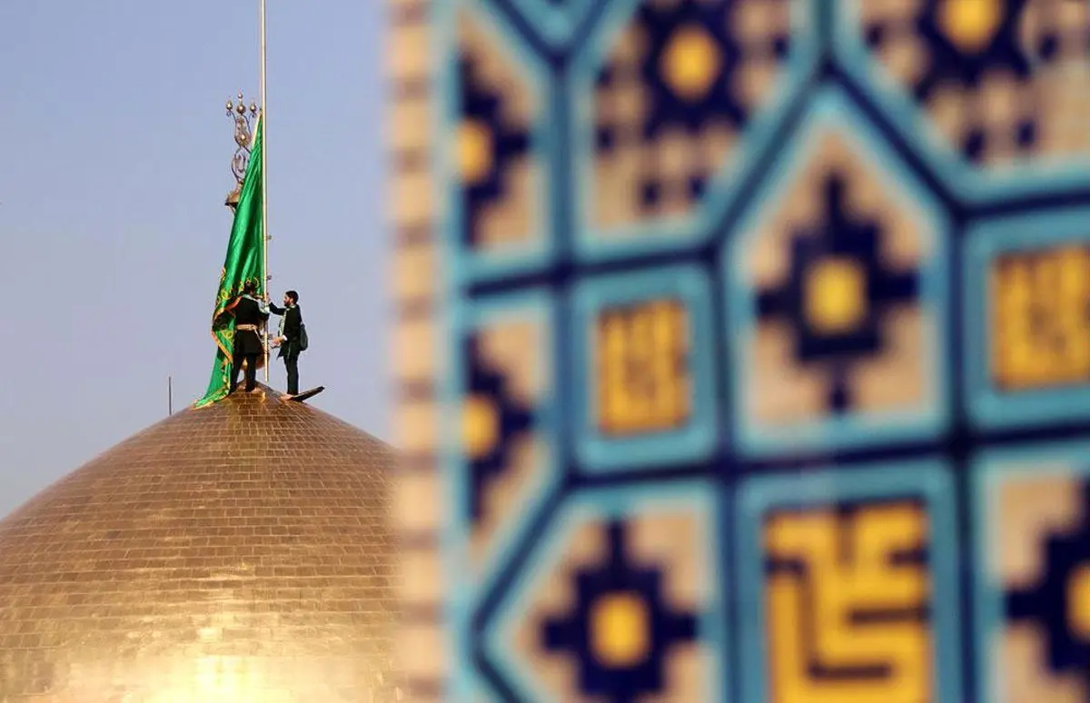 مراسم تعویض پوش ضریح و پرچم گنبد امام رضا(ع)