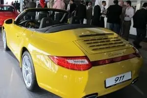 ۱۳ بنز و پورشه قاچاق امحا می‌شود