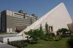 جمعی از آموزشیاران نهضت سوادآموزی مقابل مجلس تجمع کردند