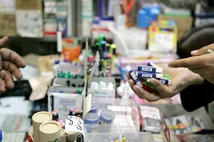 آزادسازی واردات لوازم‌التحریر در دولت یازدهم، تولیدکنندگان داخلی را ورشکست کرد/ چینیها بازار ایران را گرفتند