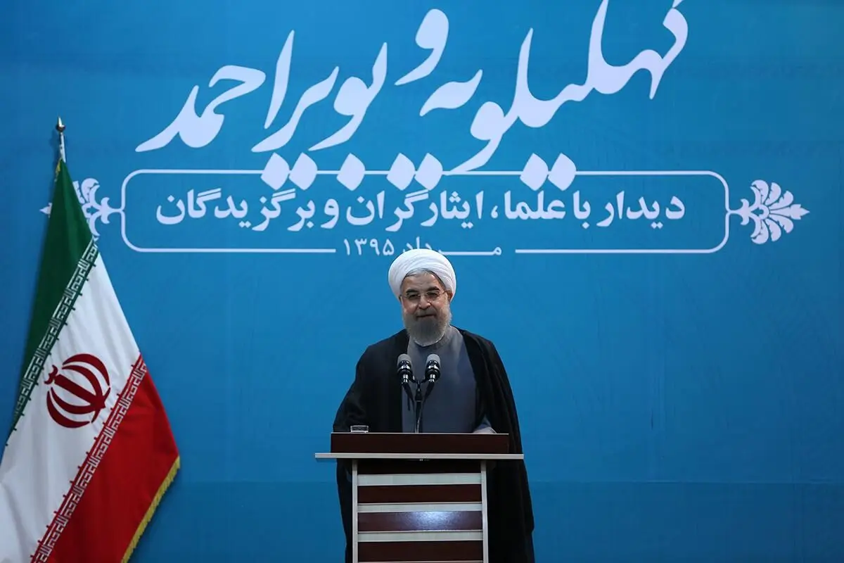 اصل اینکه نقد رئیس‌جمهور فراتر از مرز اخلاق انجام می‌شود، موجب افتخار است