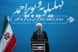 اصل اینکه نقد رئیس‌جمهور فراتر از مرز اخلاق انجام می‌شود، موجب افتخار است