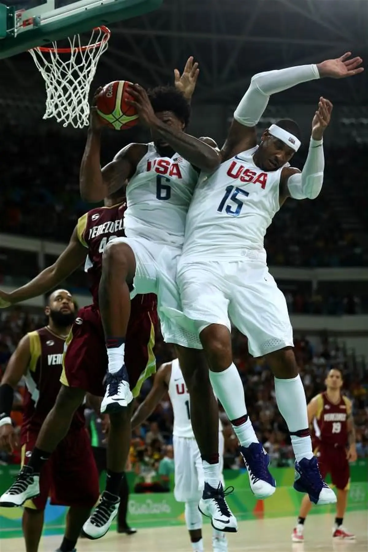 بسکتبال آمریکا در زنان و مردان صدرنشین شد