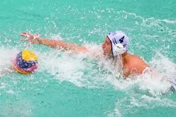 تیم‌های واترپلو آمریکا و فرانسه با وجود برتری از صعود به جمع ۸ تیم پایانی بازماندند