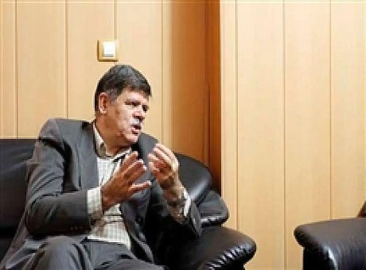 ابراز نگرانی مدیر ارشد دولت اصلاحات از احتمال پائین آمدن حقوق مدیران