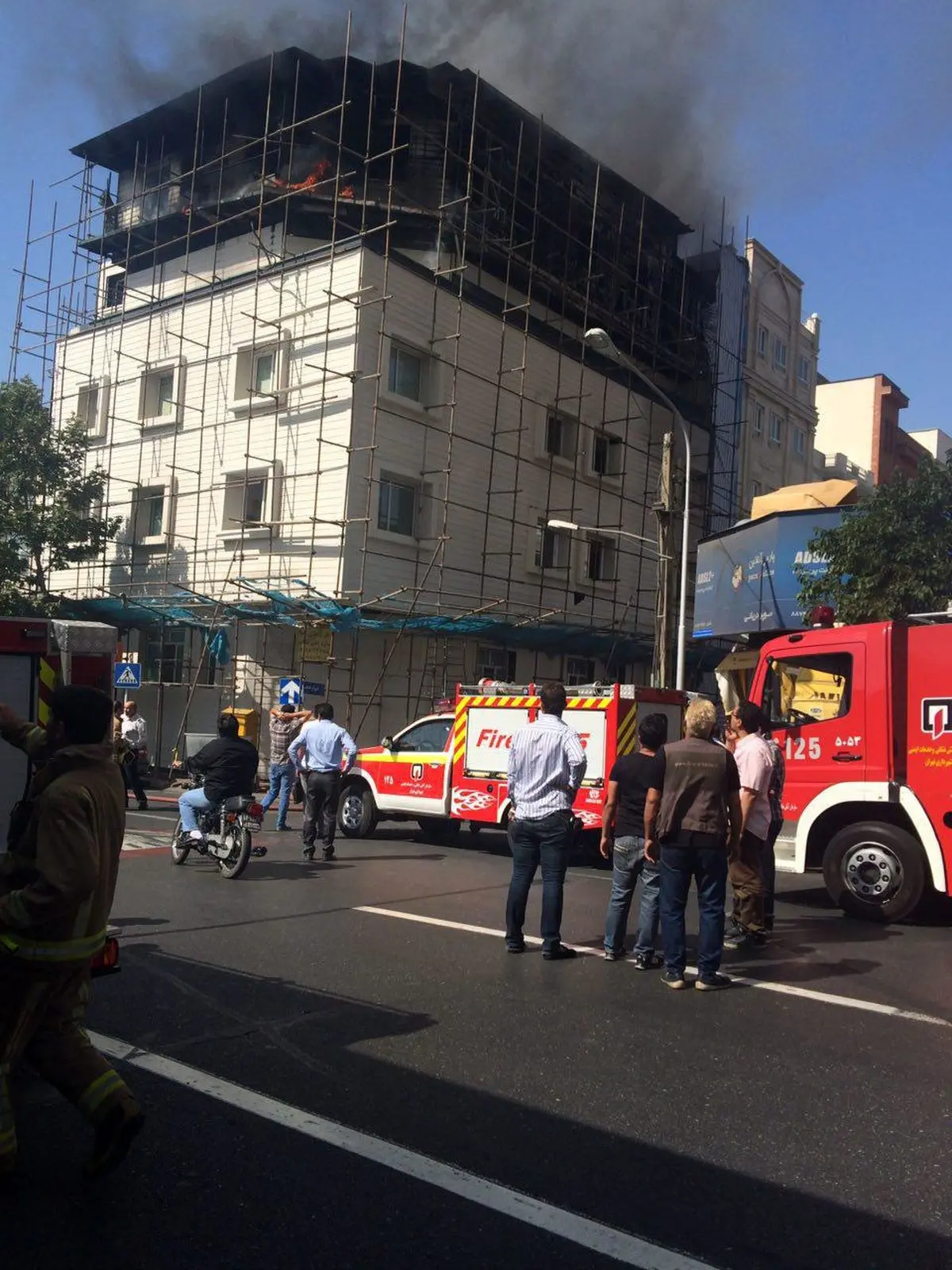 مهار آتش‌سوزی ساختمانی در خیابان مفتح تهران/ حادثه مصدومی نداشت