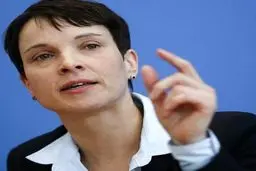 تمام پناهجویان باید به جزایر خارج از اروپا تبعید شوند