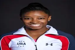 سیمونه بایلز چهارمین مدال طلای خود را در حرکات زمینی ژیمناستیک بانوان کسب کرد