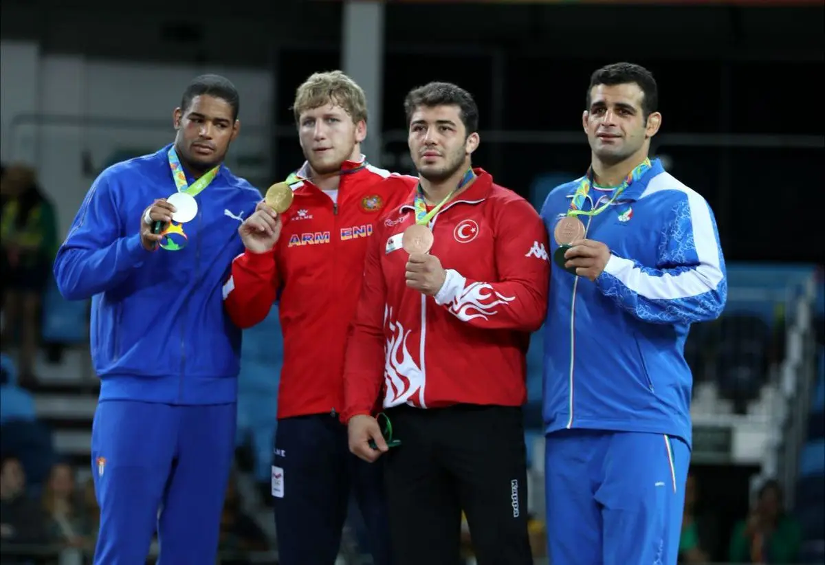 آرتور الکسانیان به مدال طلای وزن ۹۶ کیلوگرم دست یافت