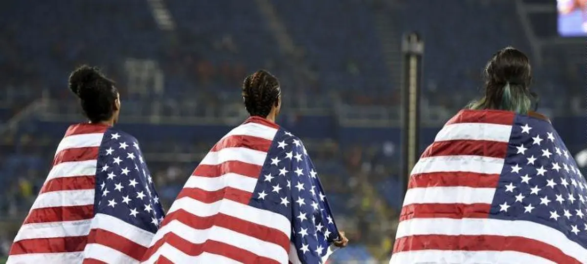 مدال طلا، نقره و برنز دوی ۱۰۰ متر با مانع به نمایندگان آمریکا رسید