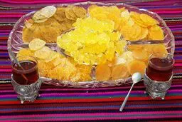 نبات و آب نبات ۱۵ درصد گران شد/ ۳ سال است روز خوش نداریم/ تولید آب نبات نصف شد