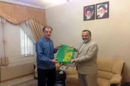 پرچم سبز بارگاه ملکوتی امام رضا (ع) به کاروان منا اهدا شد