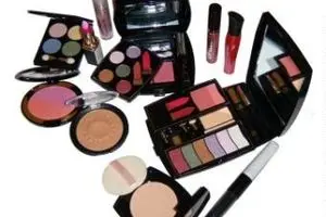 دولت برندهای خارجی را به ایرانی ترجیح می‌دهد/ ۷۰ درصد لوازم آرایشی قاچاق است