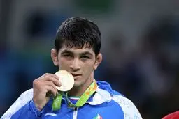 یزدانی و رحیمی مدال‌های خود را به آستان قدس رضوی اهداء می‌کنند