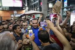 استقبال پرشور مردم از تیم ملی وزنه‌برداری