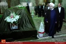 تجدید میثاق رئیس‌جمهور و اعضای هیأت دولت با آرمان‌های امام خمینی(ره)