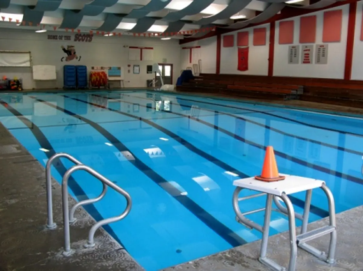 مسمومیت ۱۲ نفر در کوهدشت لرستان با گاز کلر استخر