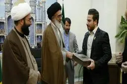 کیانوش رستمی خادم افتخاری حرم حضرت معصومه(س) شد