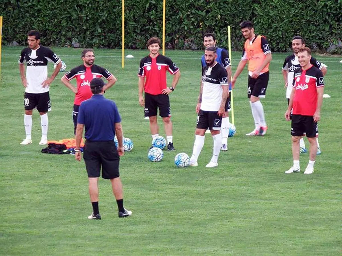 اعضای تیم ملی فوتبال به ایران بازگشتند